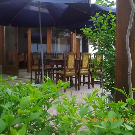 בית הארחה Sakutski House היסריה