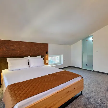 בית הארחה Sakutski House היסריה