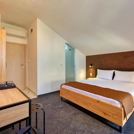 Sakutski House היסריה