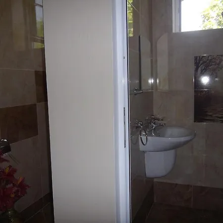 Sakutski House 2* היסריה