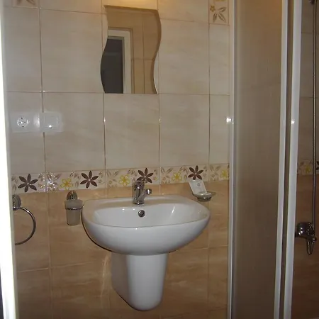 בית הארחה Sakutski House היסריה