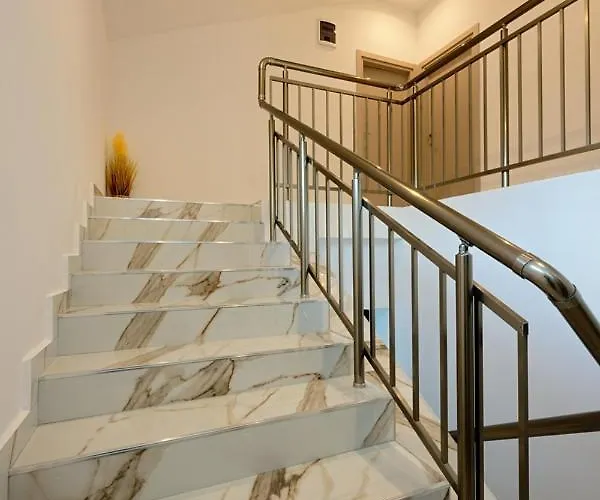 Pensionat Sakutski House 2*